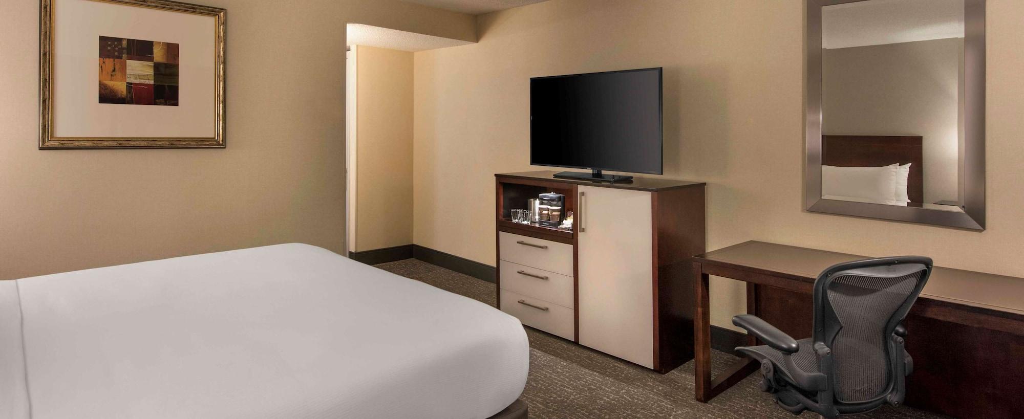 Hotel Doubletree By Hilton Chicago Schaumburg Exterior foto