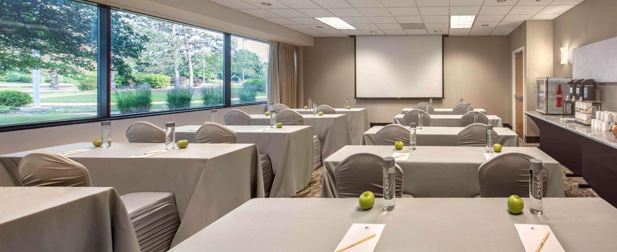 Hotel Doubletree By Hilton Chicago Schaumburg Exterior foto